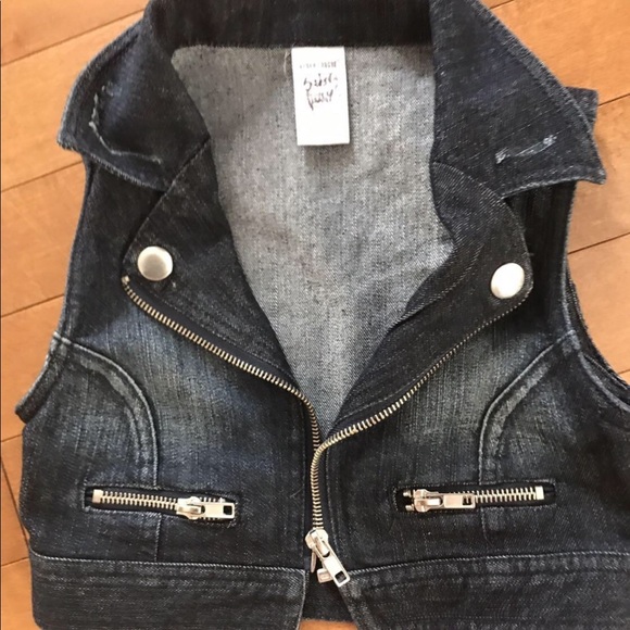 Gorgeous smoke free dance costume - Picture 2 of 3